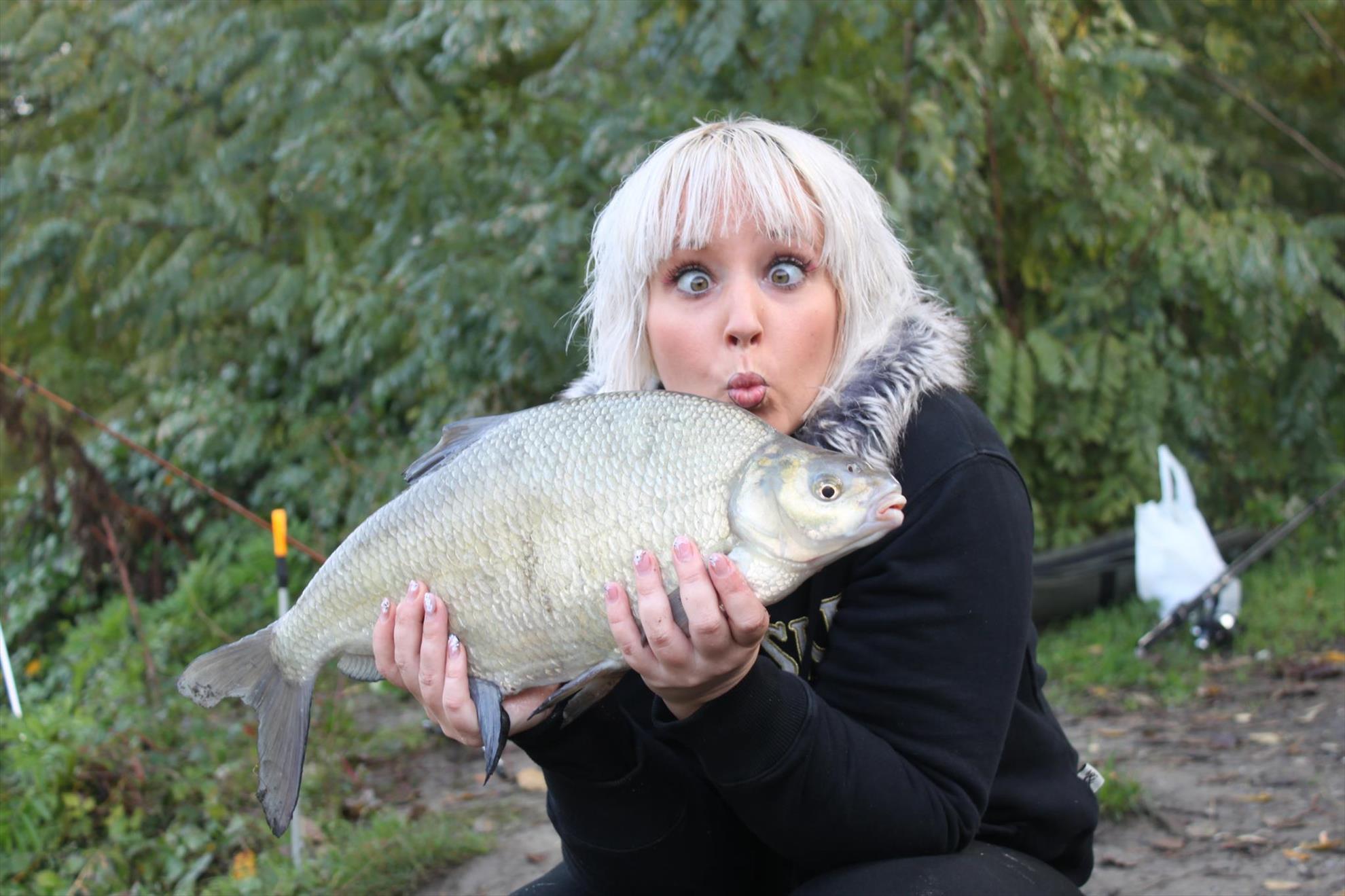 girls fishing 3 - 892611596103927084085931974139o.jpg